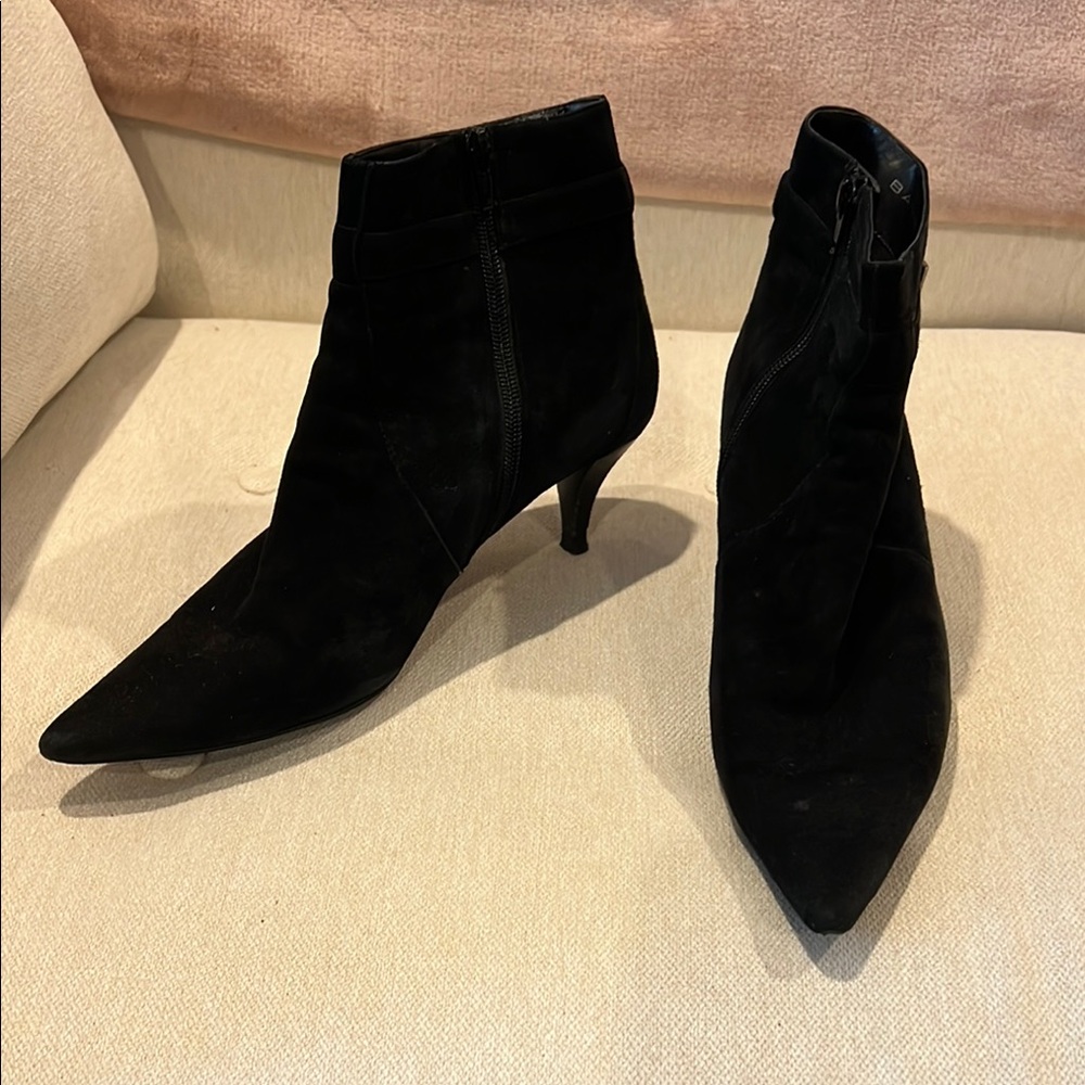 Bandolino Black Heeled Suade Boots 9.5